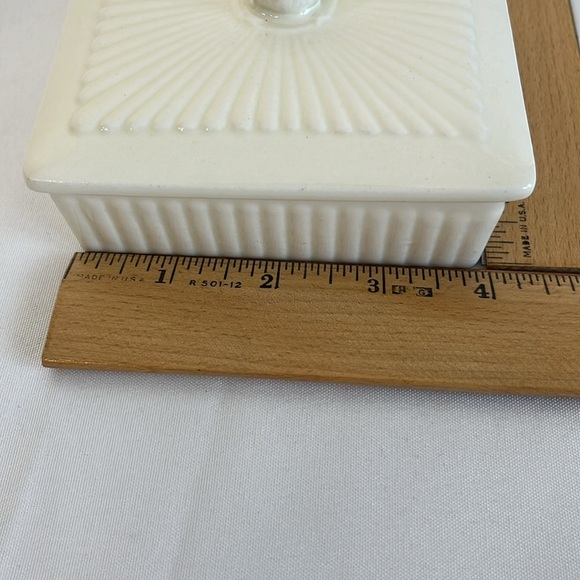 Wedgewood Trinket Box, Discontinued Edme Pattern, Cream China - Picture 4 of 10